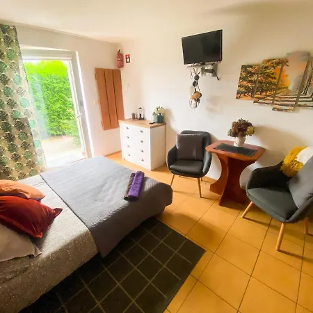 Goscinne Emilio Homestay *