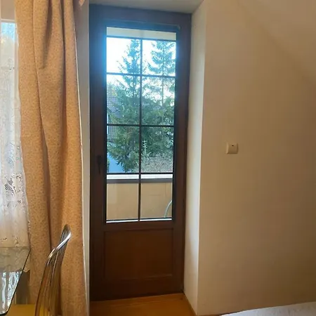 Goscinne Emilio Homestay *